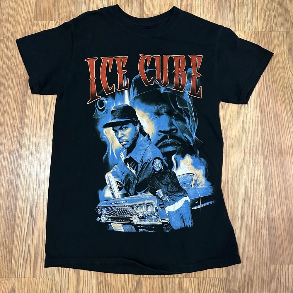 Girls Black Ice Cube T-shirt, size small